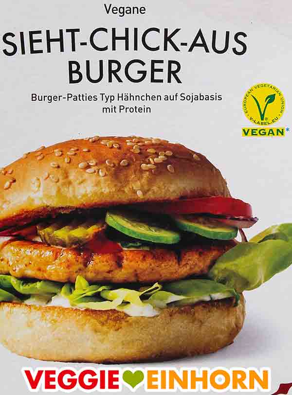 Auf den veganen Chicken Burgern von The Vegetarian Butcher ist ein veganes V-Label. Vegan Logo auf den Sieht-Chick-Aus Burgern von The Vegetarian Butcher