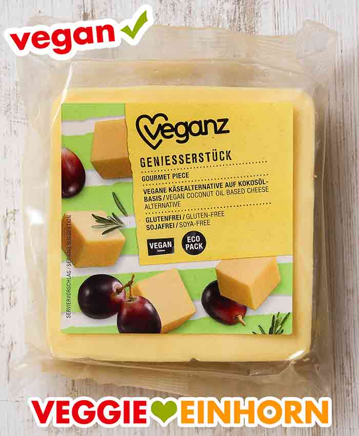 Der vegane Käse Block von Veganz Eine Packung Veganz Genießerstück