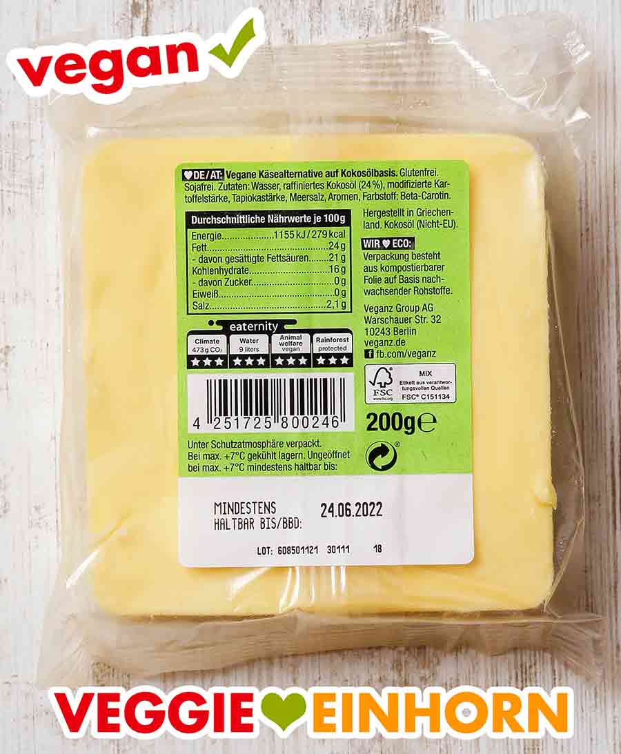 So sieht der vegane Gouda Käse Block von Veganz von hinten aus. Die Rückseite des Veganz Genießerstückes