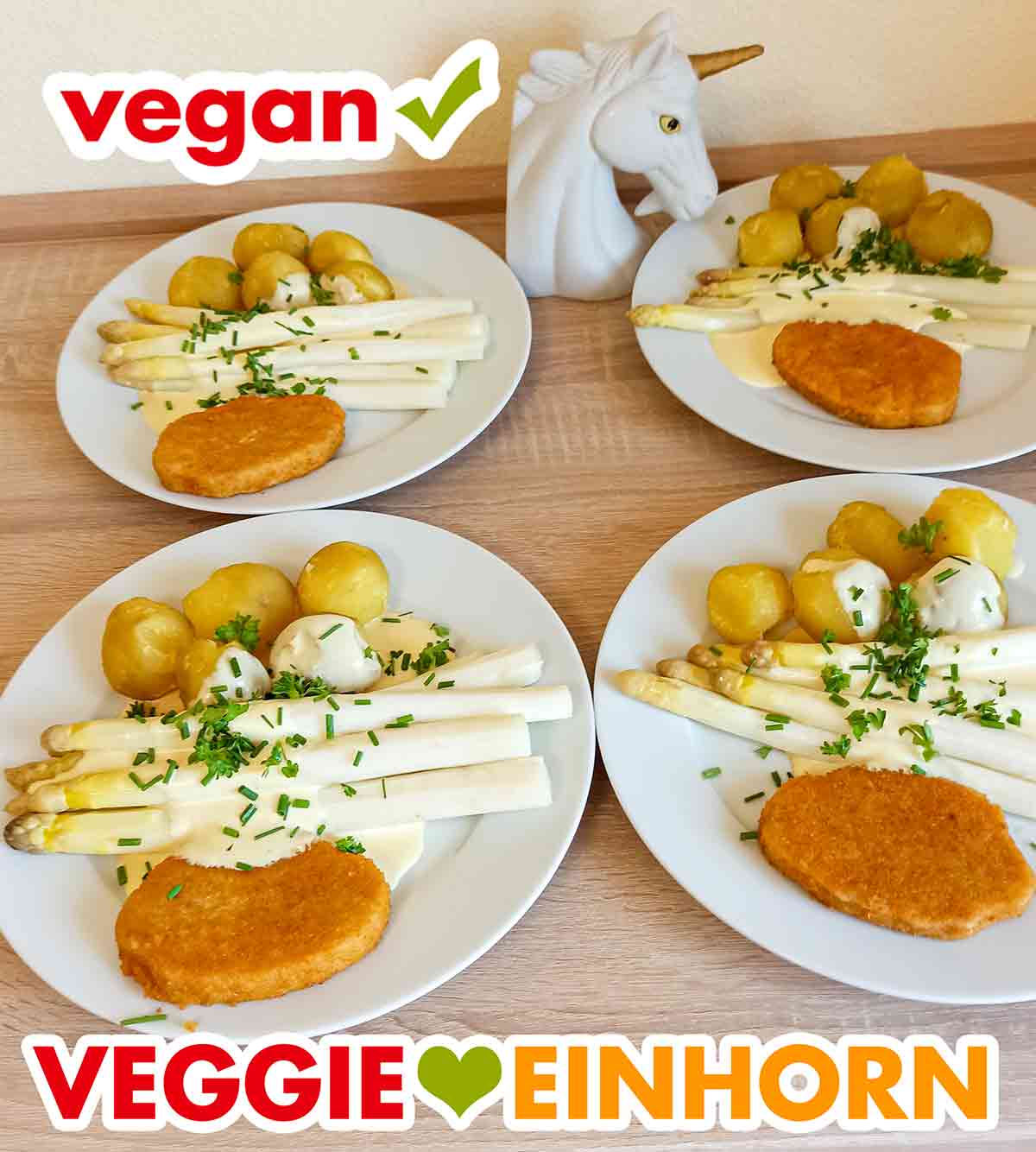Wir haben die vegane Sauce Hollandaise zu weißem Spargel, Pellkartoffeln und veganen Schnitzeln gegessen. Es hat allen sehr gut geschmeckt. Vier Teller mit Spargel, Kartoffeln, veganen Mühlen Schnitzeln und bedda Sauce Hollandaise