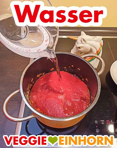 Wasser wird hinzugegeben Wasser zufügen