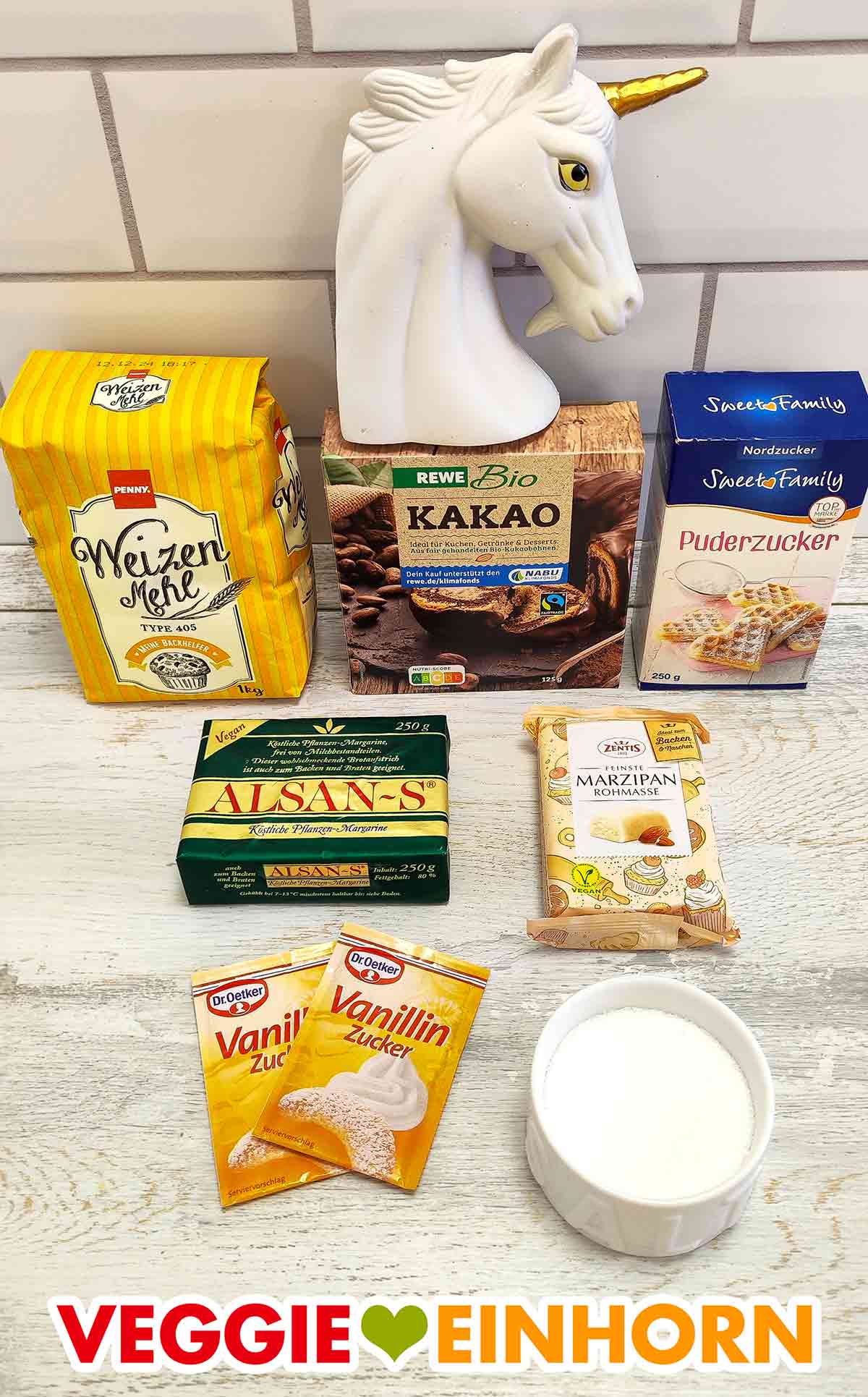Penny Weizenmehl, Rewe Bio Kakao, Nordzucker Sweet Family Puderzucker, Alsan-S, Zentis Marzipan Rohmasse, Dr. Oetker Vanillinzucker, Salz Weizenmehl, Kakaopulver, Puderzucker, vegane Butter, Marzipanrohmasse, Vanillezucker, Salz