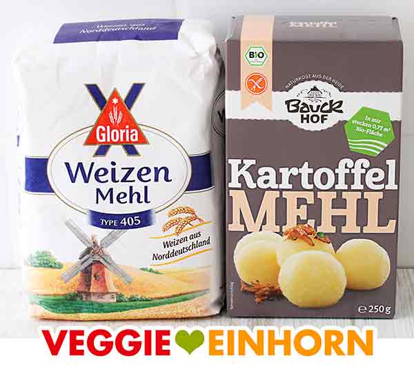 Weizenmehl und Kartoffelstärke (= Kartoffelmehl) Eine Packung Mehl und eine Packung Kartoffelmehl