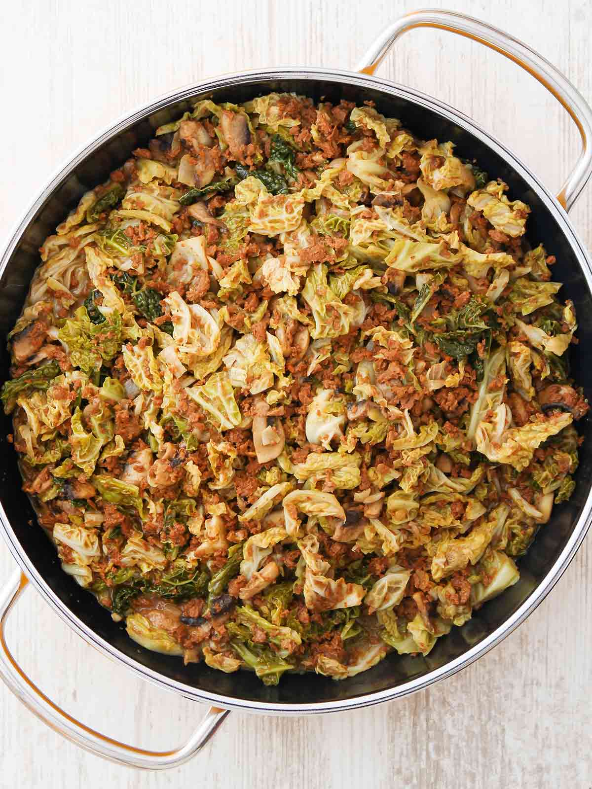 Vegane Wirsingpfanne mit Hack