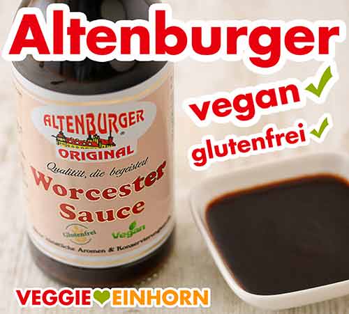 Vegane und glutenfreie Worcestersauce von Altenburger Original Altenburger Worcestersauce in einer Flasche und in einem Schälchen