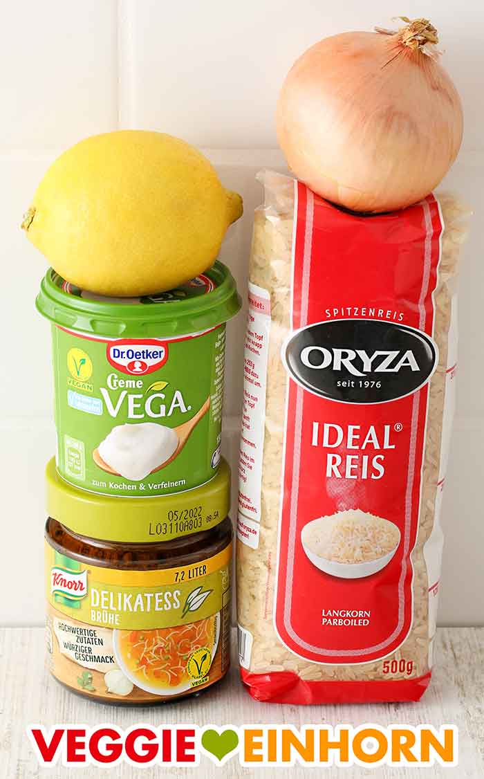 Zitrone für Zitronensaft, Zwiebel, Dr. Oetker Creme vega, Oryza Reis, Knorr Gemüsebrühe Zitrone, Zwiebel, vegane Creme fraiche, Langkornreis, Gemüsebrühe Pulver