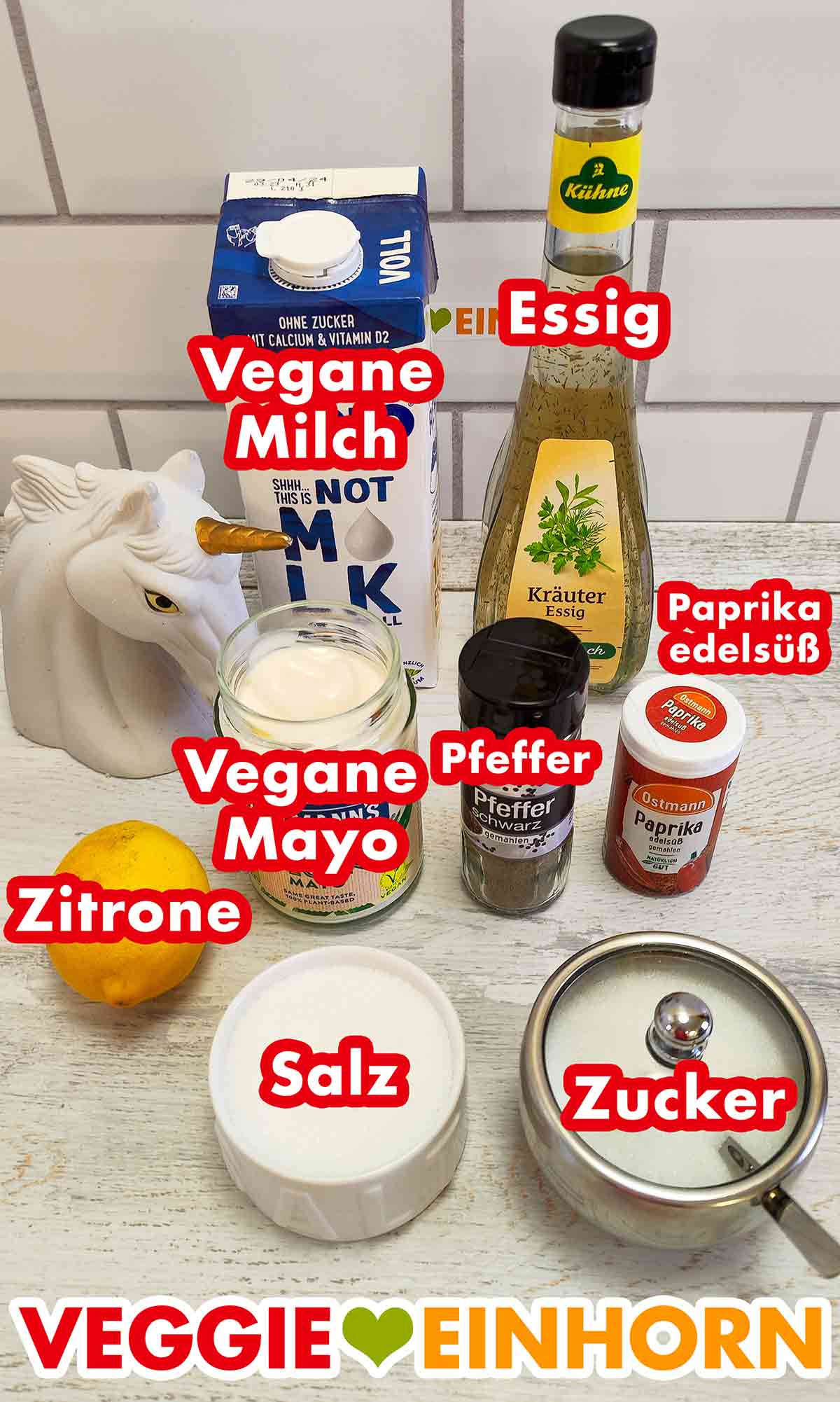 Alpro Not Milk, Kühne Kräuteressig, vegane Mayo von Hellmann's, Pfeffer von Gut und Günstig, Paprika edelsüß von Ostmann, Zitrone, Salz, Zucker Vegane Milch, veganer Essig, vegane Mayonnaise, Pfeffer, edelsüßes Paprikapulver, Zitrone, Salz, Zucker