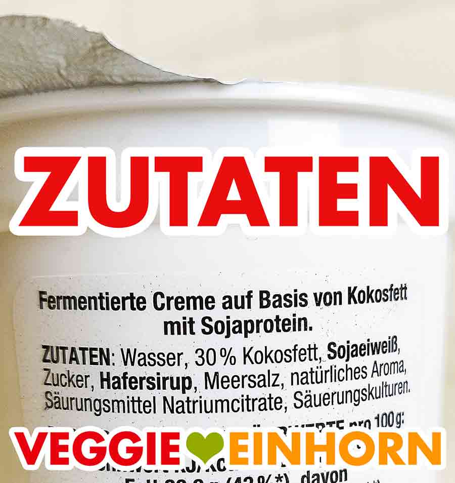 Die Edeka My Veggie Vegane Creme ist eine fermentierte Crème fraîche auf Basis von Kokosfett mit Sojaprotein. Zutatenliste auf dem Becher der veganen Crème fraîche von Edeka