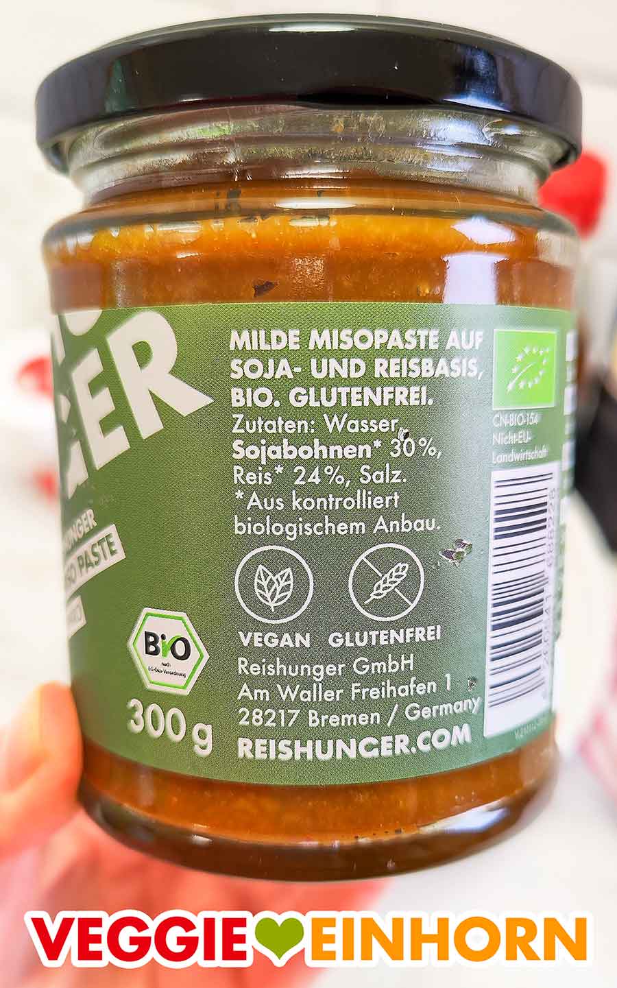 Das vegane Bio Shiro Miso von Reishunger besteht aus Wasser, Sojabohnen, Reis und Salz. Zutatenliste auf der Shiro Miso Paste von Reishunger