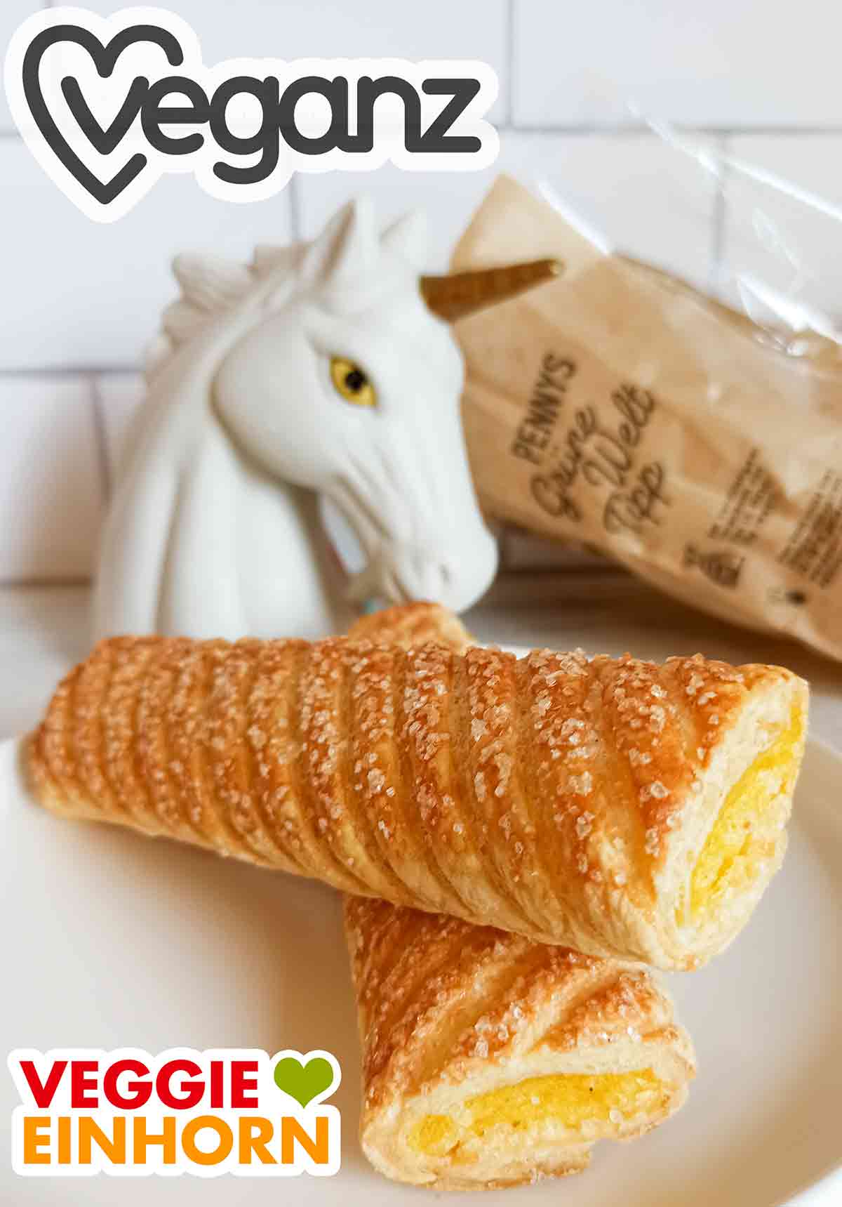 Die veganen Vanillestangen von Veganz sind aus Blätterteig mit Vanillecreme Füllung. Vegane Vanille Blätterteigstangen von Veganz